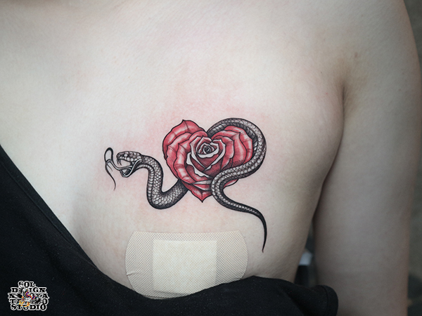 名古屋　タトゥー　女性